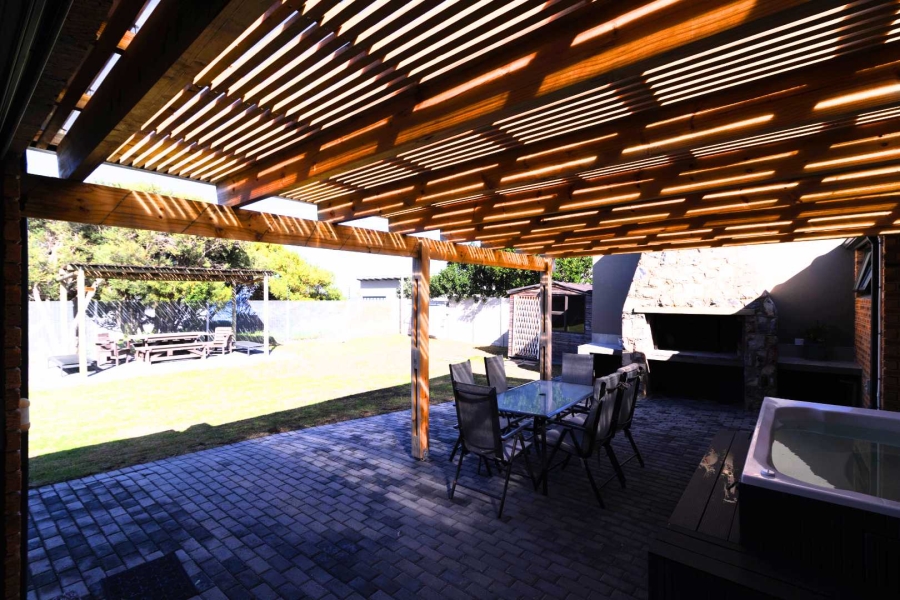 4 Bedroom Property for Sale in Sandbaai Western Cape